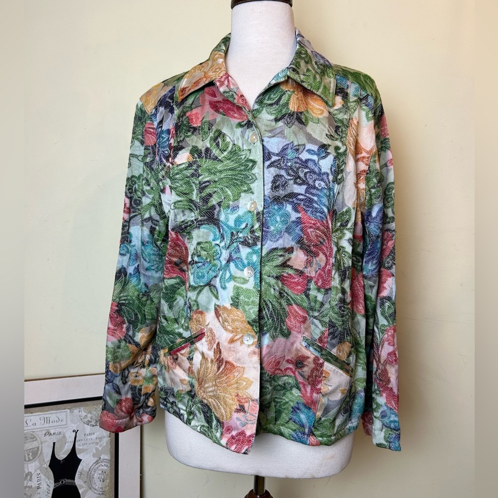 Chicos Blazer  Size 3 Floral Multicolor Long Sleeve  Buttons Pockets Taffeta